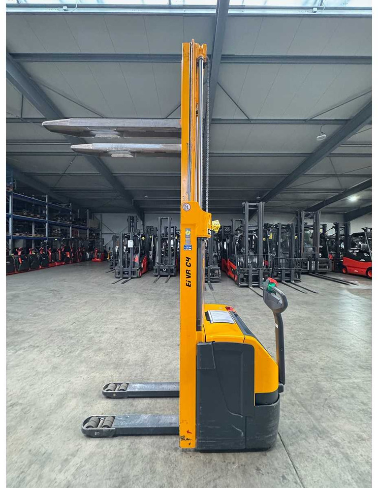2011 JUNGHEINRICH EJC220 2,000KG STACKER PALLET TRUCK ANT 2,045 HOURS - Empilhadeira: foto 4 2011 JUNGHEINRICH EJC220 2,000KG STACKER PALLET TRUCK ANT 2,045 HOURS - Empilhadeira: foto 4