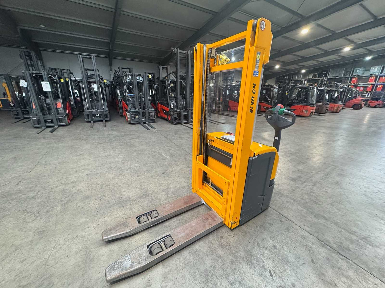 2011 JUNGHEINRICH EJC220 2,000KG STACKER PALLET TRUCK ANT 2,045 HOURS - Empilhadeira: foto 3 2011 JUNGHEINRICH EJC220 2,000KG STACKER PALLET TRUCK ANT 2,045 HOURS - Empilhadeira: foto 3