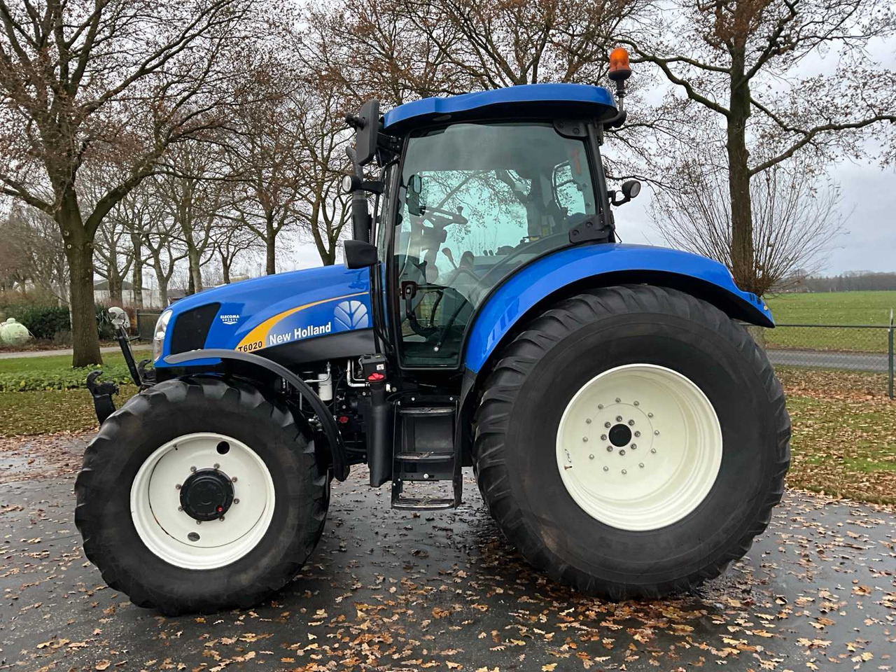 Trator 2011 NEW HOLLAND T6020 ELITE FOUR WHEEL DRIVE FARM TRACTOR: foto 8