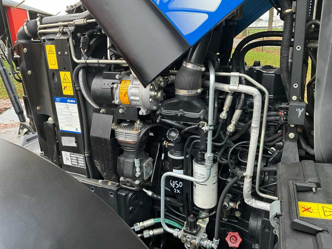 Trator 2011 NEW HOLLAND T6020 ELITE FOUR WHEEL DRIVE FARM TRACTOR: foto 31