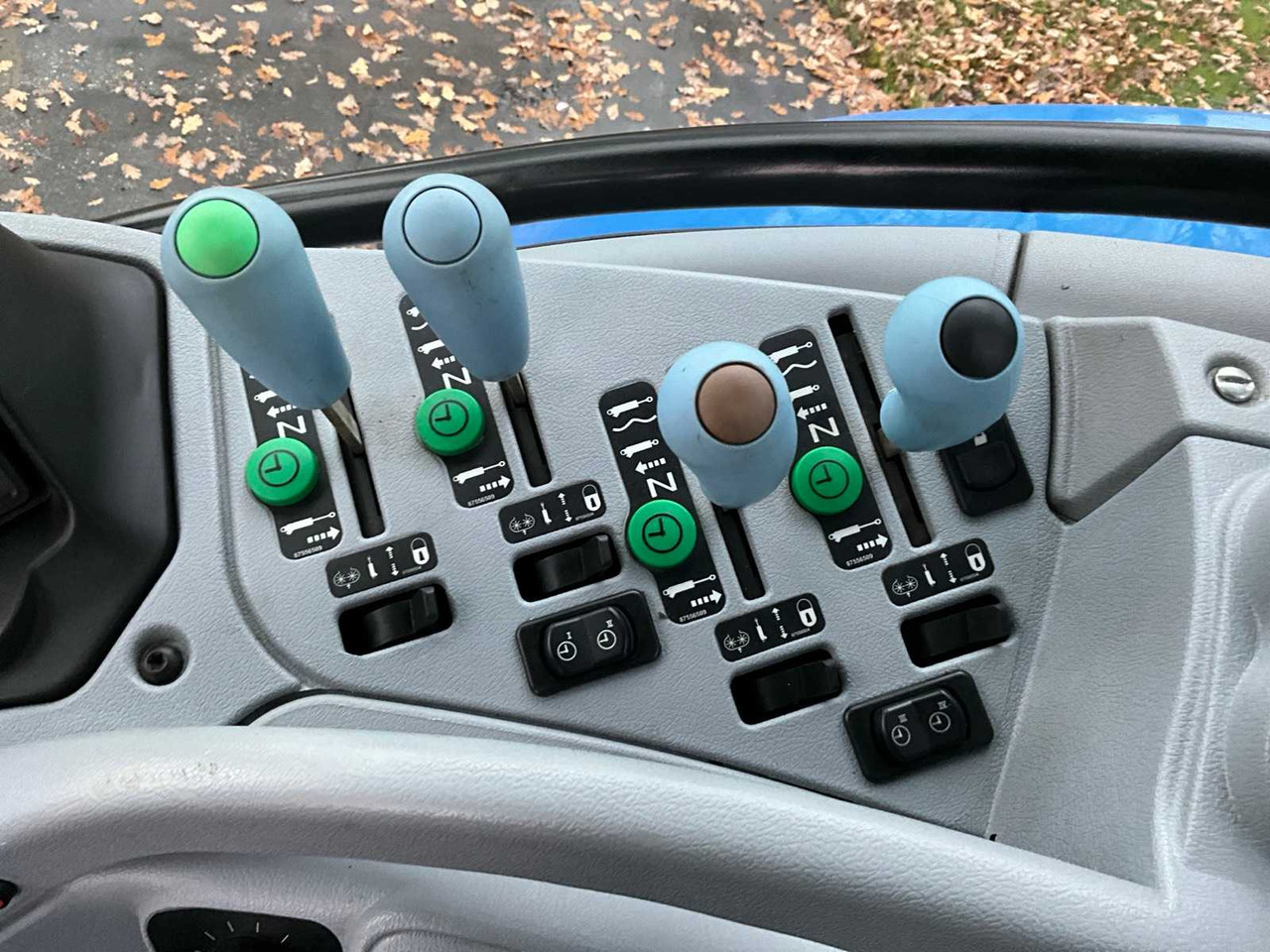 Trator 2011 NEW HOLLAND T6020 ELITE FOUR WHEEL DRIVE FARM TRACTOR: foto 18