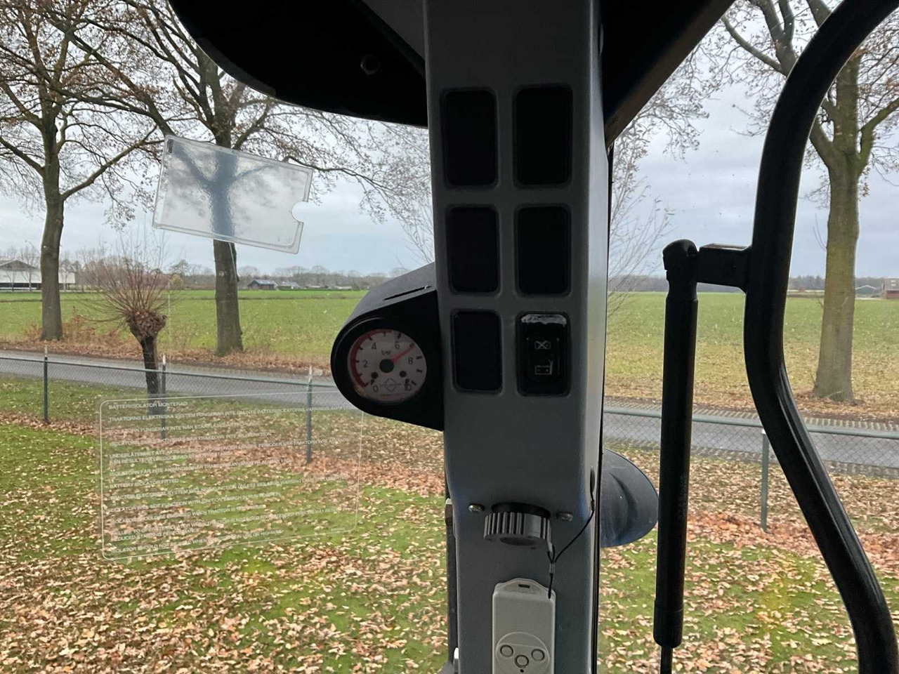 Trator 2011 NEW HOLLAND T6020 ELITE FOUR WHEEL DRIVE FARM TRACTOR: foto 26