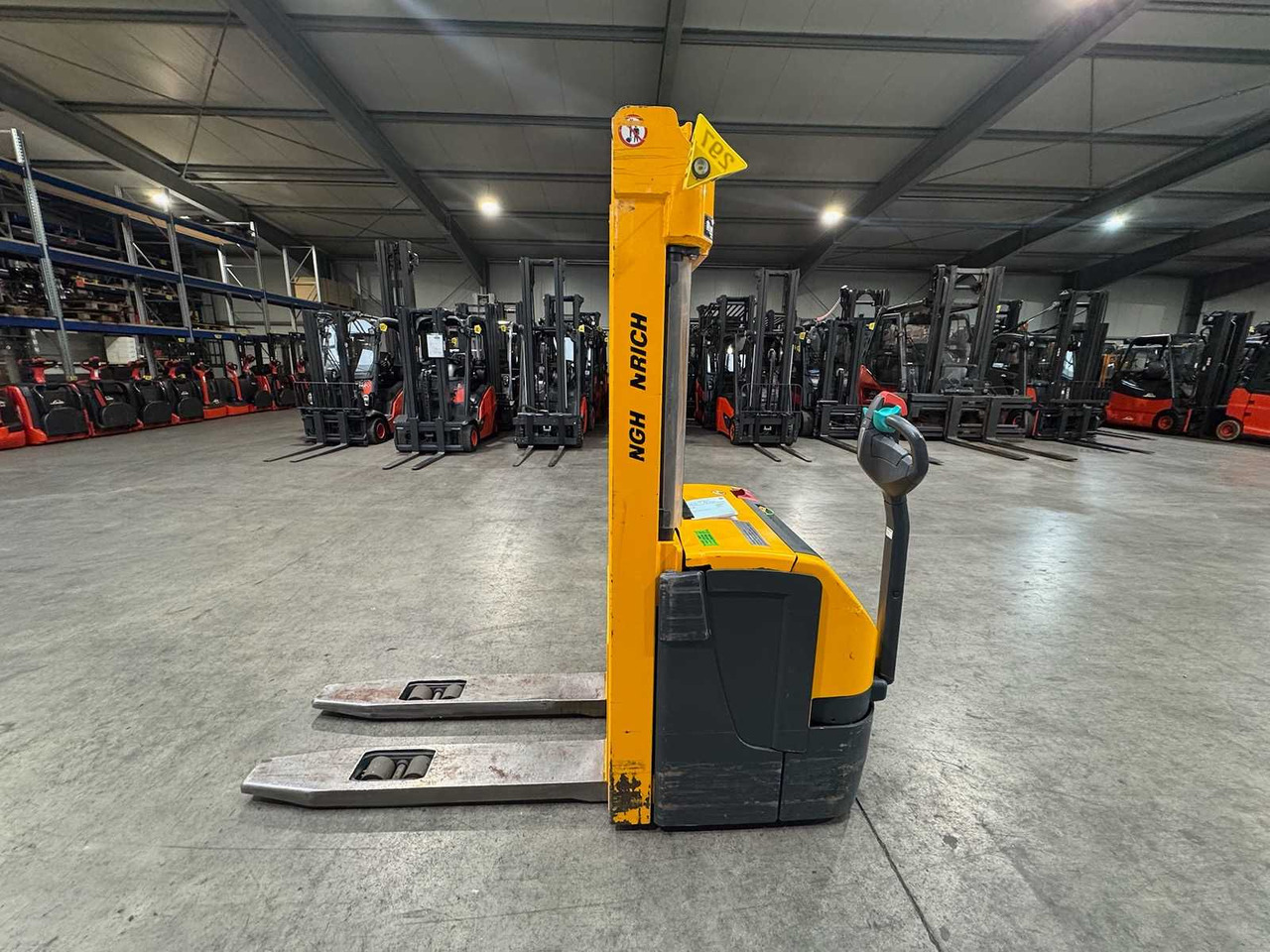 2011 SERVICE 09/2026 JUNGHEINRICH EJC220 2,000KG STACKER PALLET TRUCK ANT FREE LIFT - Empilhadeira: foto 1 2011 SERVICE 09/2026 JUNGHEINRICH EJC220 2,000KG STACKER PALLET TRUCK ANT FREE LIFT - Empilhadeira: foto 1