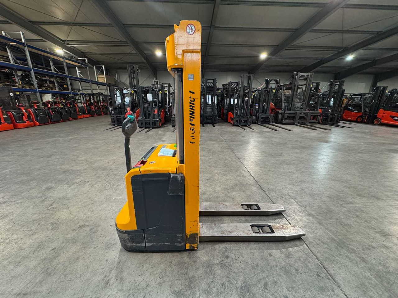 2011 SERVICE 09/2026 JUNGHEINRICH EJC220 2,000KG STACKER PALLET TRUCK ANT FREE LIFT - Empilhadeira: foto 4 2011 SERVICE 09/2026 JUNGHEINRICH EJC220 2,000KG STACKER PALLET TRUCK ANT FREE LIFT - Empilhadeira: foto 4