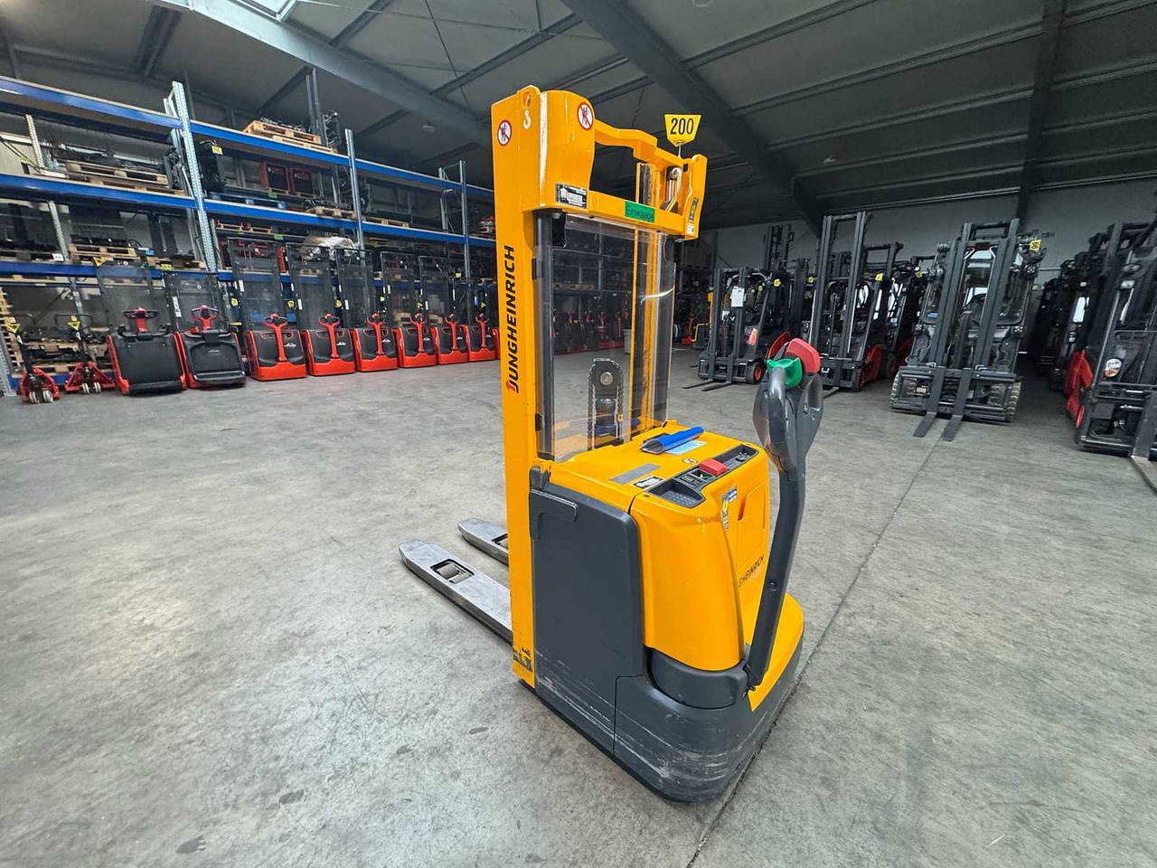 2013 JUNGHEINRICH EJC220 2,000KG STACKER PALLET TRUCK ANT FREE LIFT - Empilhadeira: foto 4 2013 JUNGHEINRICH EJC220 2,000KG STACKER PALLET TRUCK ANT FREE LIFT - Empilhadeira: foto 4