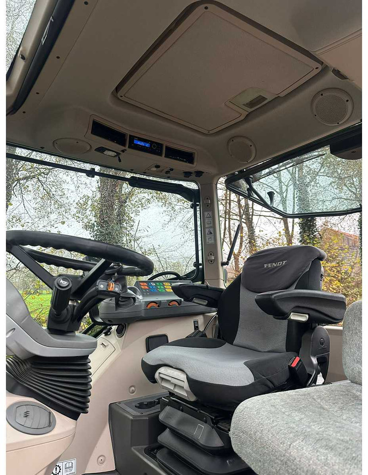 2015 FENDT 312 VARIO S4 ALL-WHEEL DRIVE FARM TRACTOR - Trator: foto 4 2015 FENDT 312 VARIO S4 ALL-WHEEL DRIVE FARM TRACTOR - Trator: foto 4