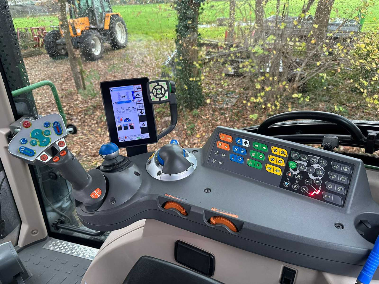 2015 FENDT 312 VARIO S4 ALL-WHEEL DRIVE FARM TRACTOR - Trator: foto 5 2015 FENDT 312 VARIO S4 ALL-WHEEL DRIVE FARM TRACTOR - Trator: foto 5