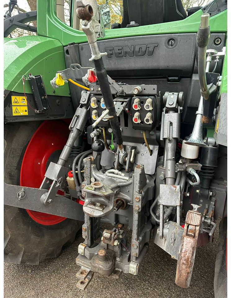 2015 FENDT 312 VARIO S4 ALL-WHEEL DRIVE FARM TRACTOR - Trator: foto 3 2015 FENDT 312 VARIO S4 ALL-WHEEL DRIVE FARM TRACTOR - Trator: foto 3