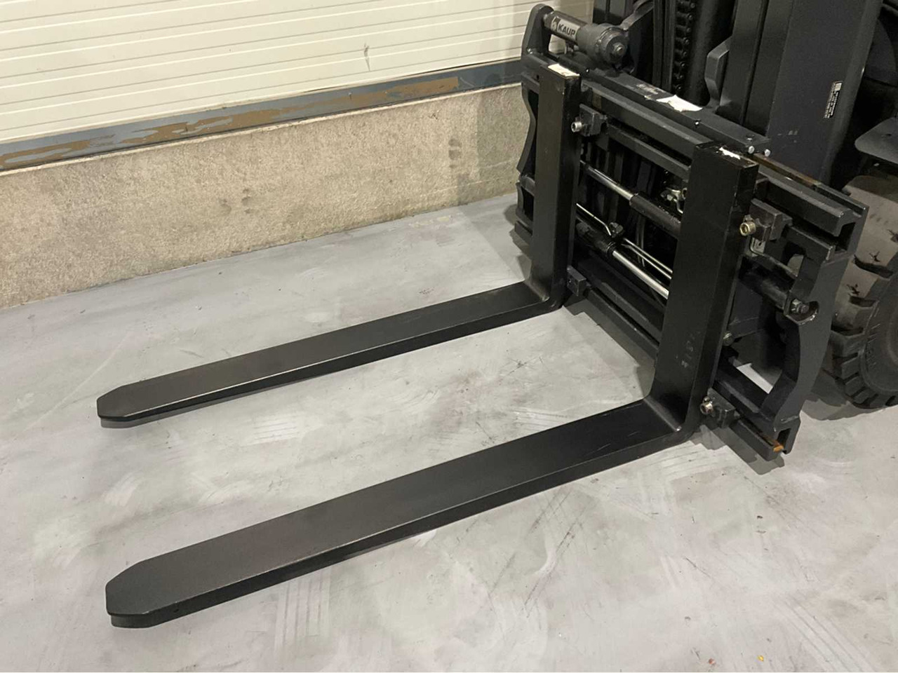 Empilhadeira 2017 LINDE E30L-01 3000KG FORK ADJUSTER FORKLIFT: foto 10