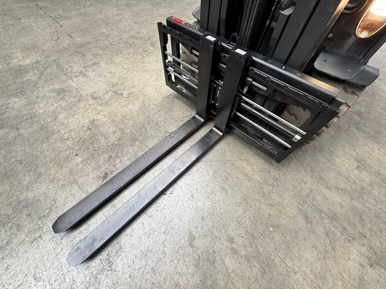 Empilhadeira 2017 SERVICE + UVV 10/2026 LINDE E35L 3.500KG EVO TRIPLEX 3.+4.: foto 6 Empilhadeira 2017 SERVICE + UVV 10/2026 LINDE E35L 3.500KG EVO TRIPLEX 3.+4.: foto 6