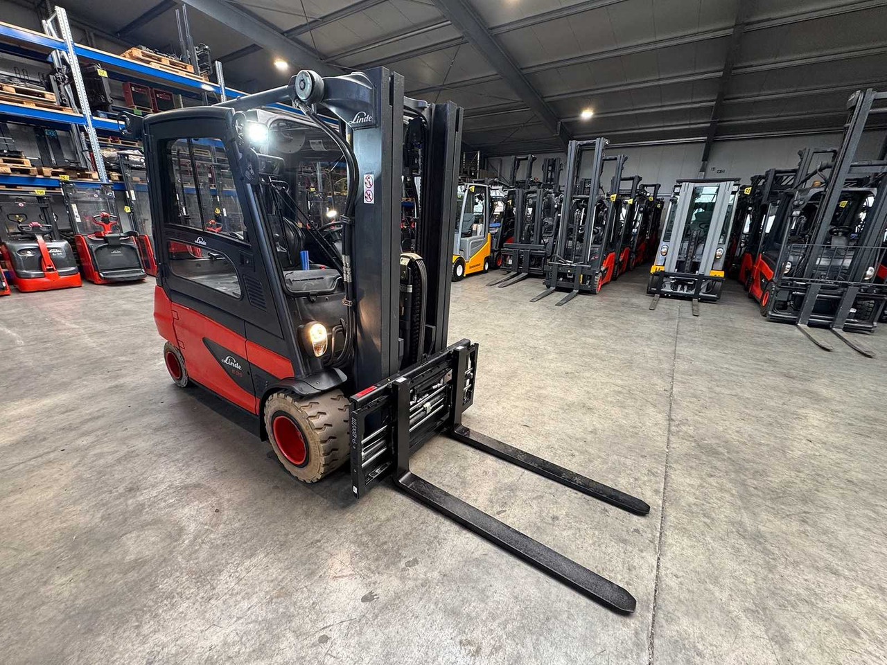 Empilhadeira 2017 SERVICE + UVV 10/2026 LINDE E35L 3.500KG EVO TRIPLEX 3.+4.: foto 9 Empilhadeira 2017 SERVICE + UVV 10/2026 LINDE E35L 3.500KG EVO TRIPLEX 3.+4.: foto 9