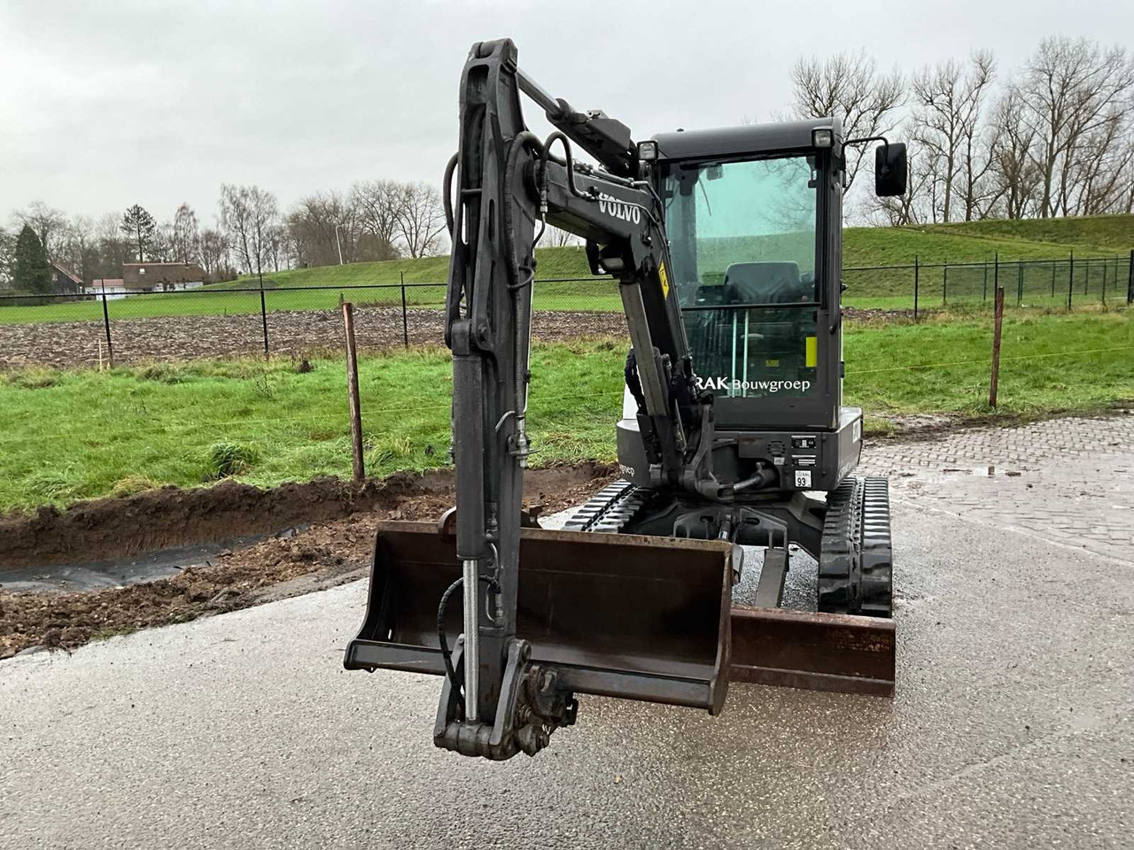 2017 VOLVO EC27D MINI EXCAVATOR - Mini escavadeira: foto 2 2017 VOLVO EC27D MINI EXCAVATOR - Mini escavadeira: foto 2