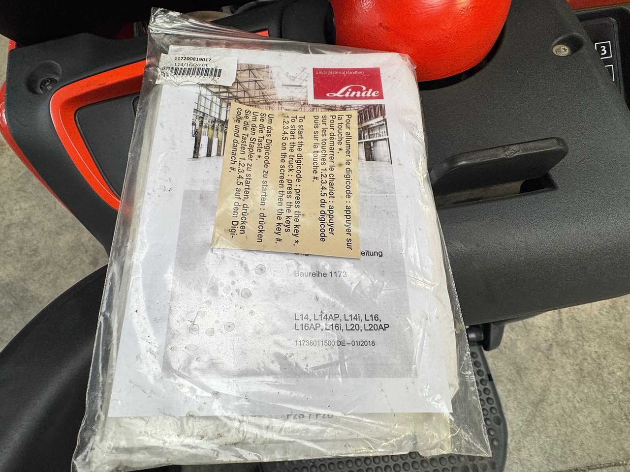 Empilhadeira 2018 SERVICE + UVV 10/2026 LINDE L14API TRIPLEX 470CM PALLET TRUCK PALLET TRUCK ANT SCALES INITIAL STROKE: foto 12 Empilhadeira 2018 SERVICE + UVV 10/2026 LINDE L14API TRIPLEX 470CM PALLET TRUCK PALLET TRUCK ANT SCALES INITIAL STROKE: foto 12