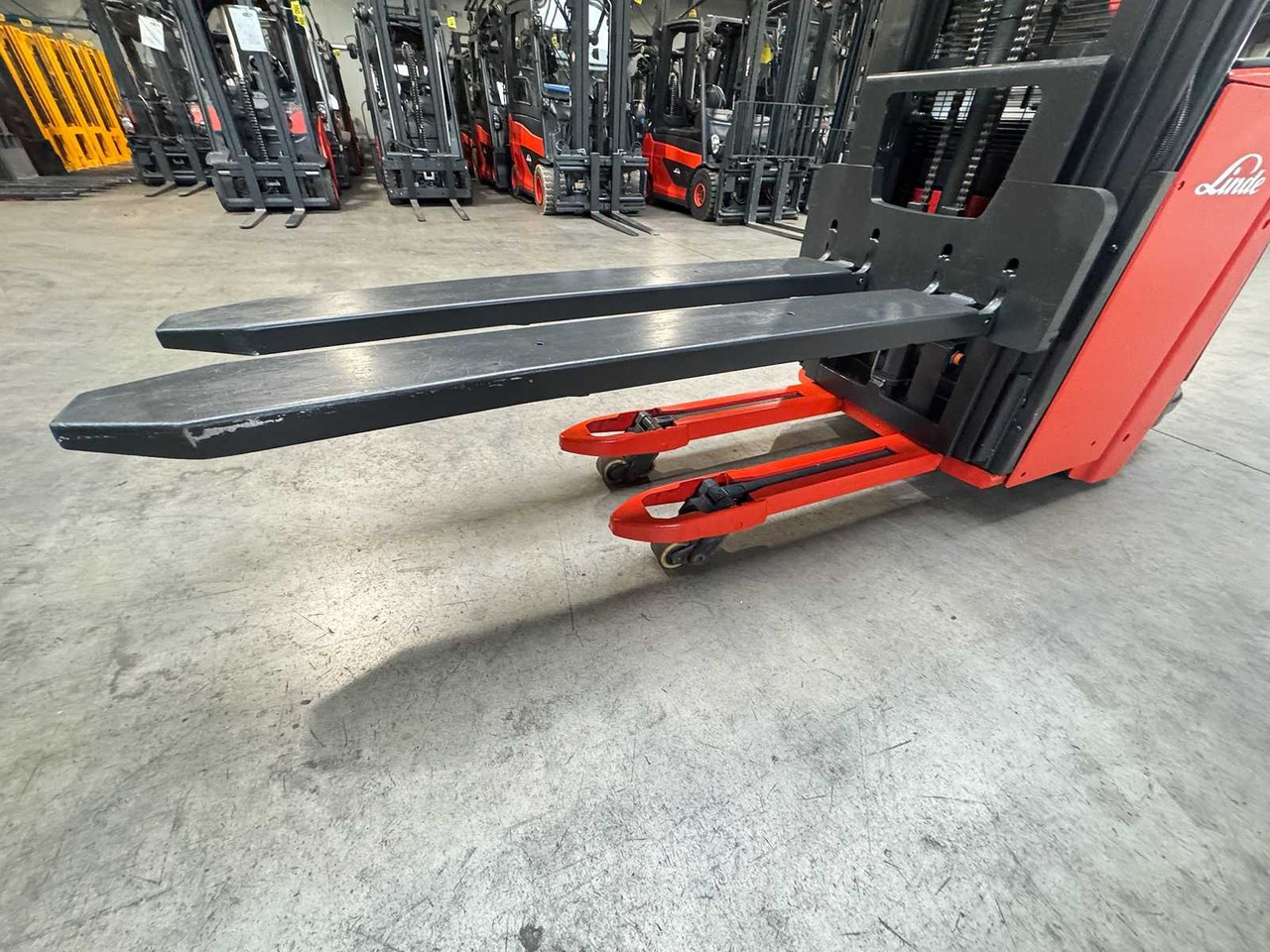 Empilhadeira 2018 SERVICE + UVV 10/2026 LINDE L14API TRIPLEX 470CM PALLET TRUCK PALLET TRUCK ANT SCALES INITIAL STROKE: foto 7 Empilhadeira 2018 SERVICE + UVV 10/2026 LINDE L14API TRIPLEX 470CM PALLET TRUCK PALLET TRUCK ANT SCALES INITIAL STROKE: foto 7