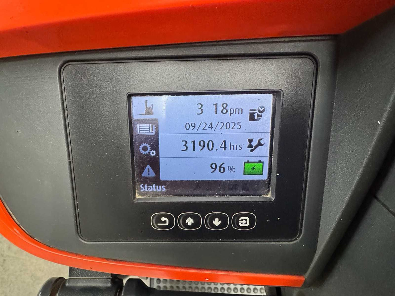 Empilhadeira 2018 SERVICE + UVV 10/2026 LINDE L14API TRIPLEX 470CM PALLET TRUCK PALLET TRUCK ANT SCALES INITIAL STROKE: foto 10 Empilhadeira 2018 SERVICE + UVV 10/2026 LINDE L14API TRIPLEX 470CM PALLET TRUCK PALLET TRUCK ANT SCALES INITIAL STROKE: foto 10