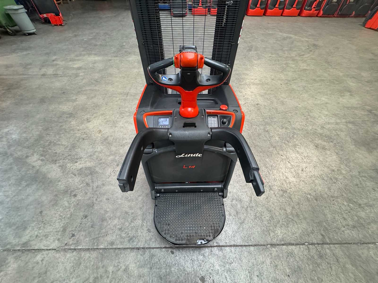 Empilhadeira 2018 SERVICE + UVV 10/2026 LINDE L14API TRIPLEX 470CM PALLET TRUCK PALLET TRUCK ANT SCALES INITIAL STROKE: foto 8 Empilhadeira 2018 SERVICE + UVV 10/2026 LINDE L14API TRIPLEX 470CM PALLET TRUCK PALLET TRUCK ANT SCALES INITIAL STROKE: foto 8