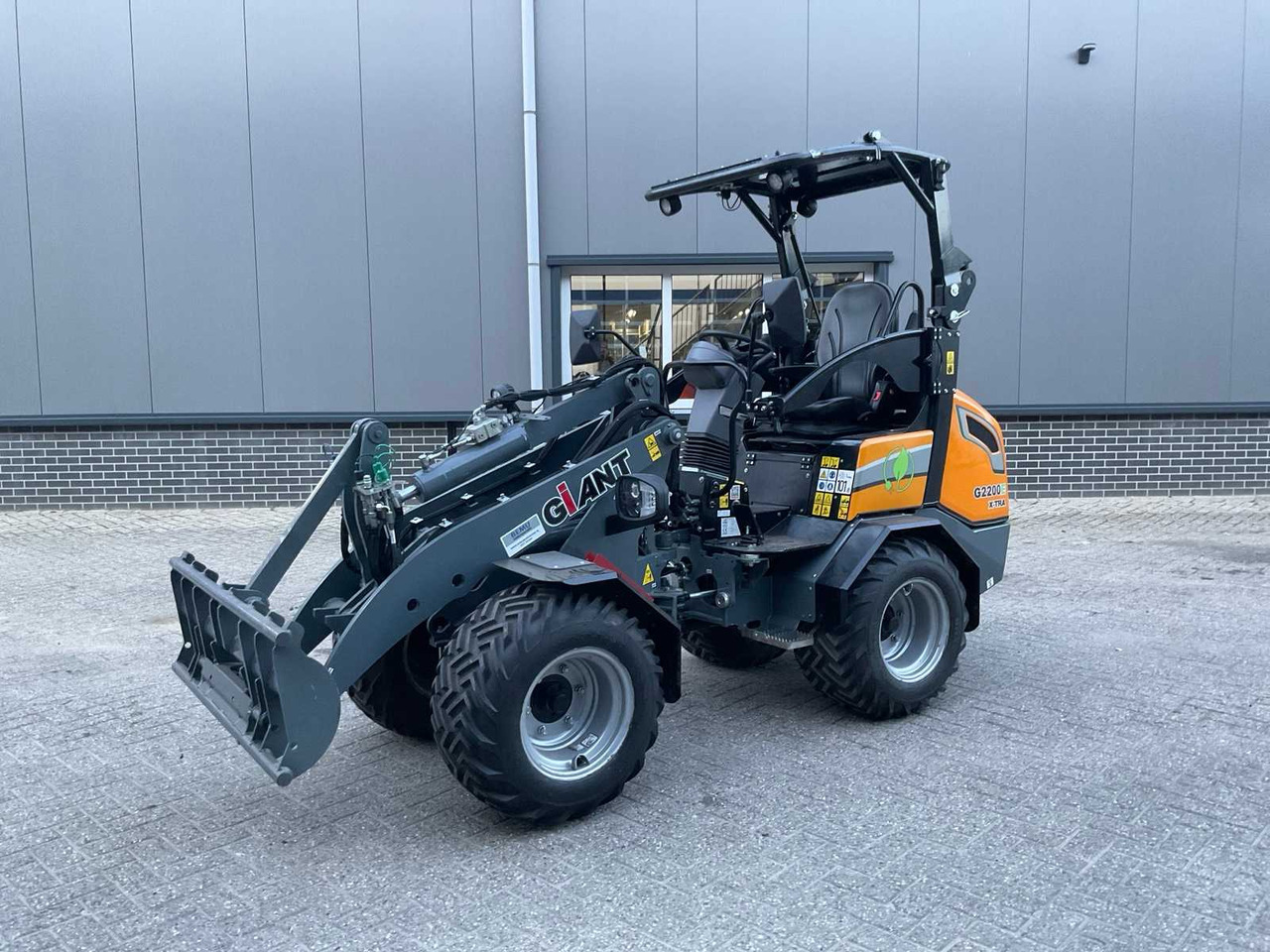 2022 GIANT G2200E X-TRA ELECTRIC MINI SHOVEL - Carregadeira de rodas: foto 1 2022 GIANT G2200E X-TRA ELECTRIC MINI SHOVEL - Carregadeira de rodas: foto 1