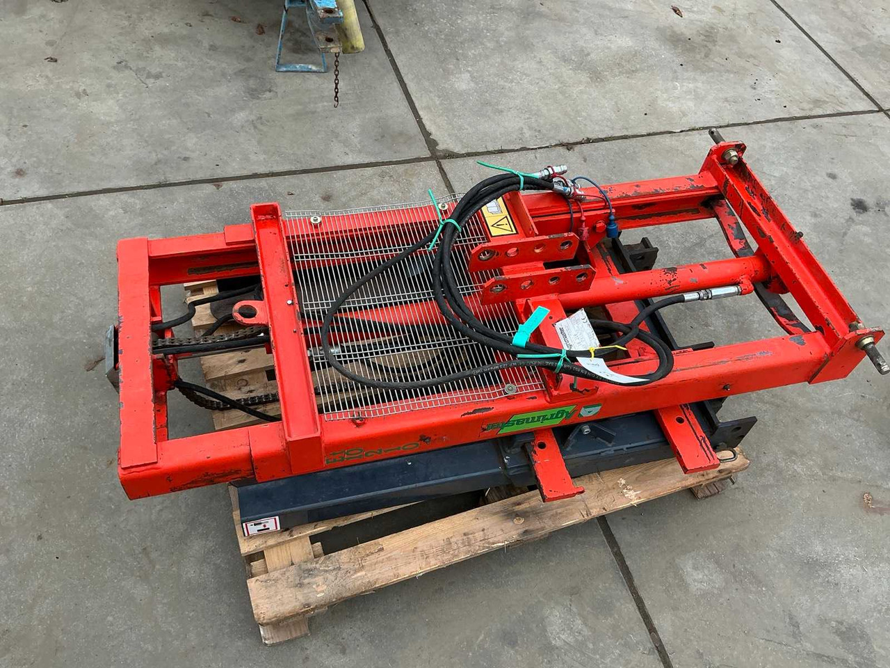 Agrimaster Et 10 210 - Carregador frontal para o trator: foto 3 Agrimaster Et 10 210 - Carregador frontal para o trator: foto 3