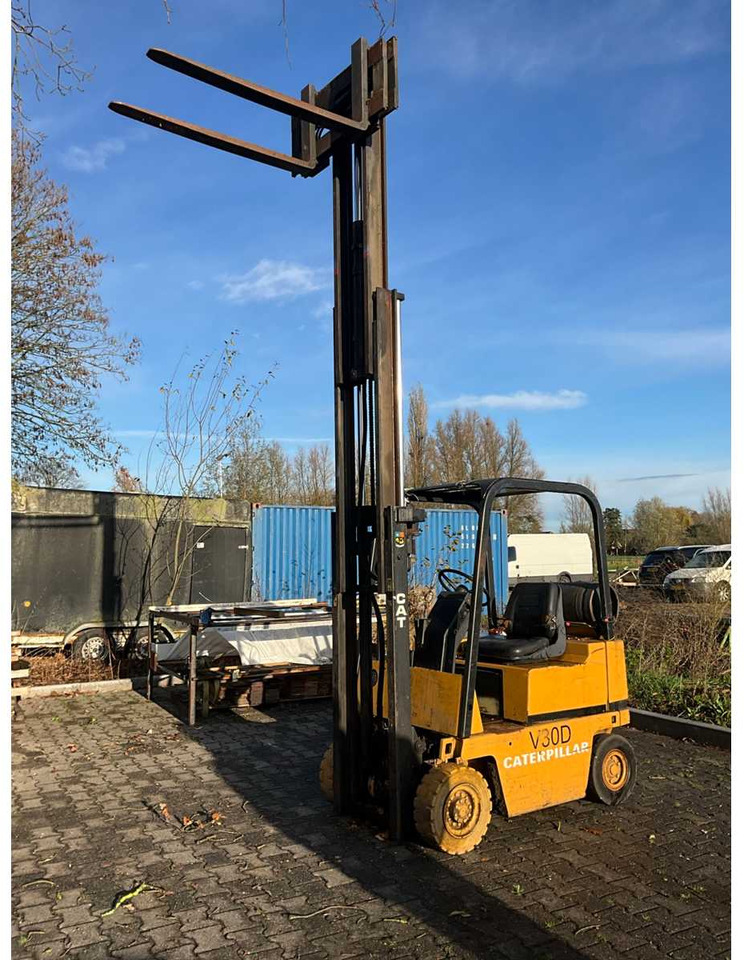 CATARPILLAR V30D FORKLIFT - Empilhadeira: foto 2 CATARPILLAR V30D FORKLIFT - Empilhadeira: foto 2