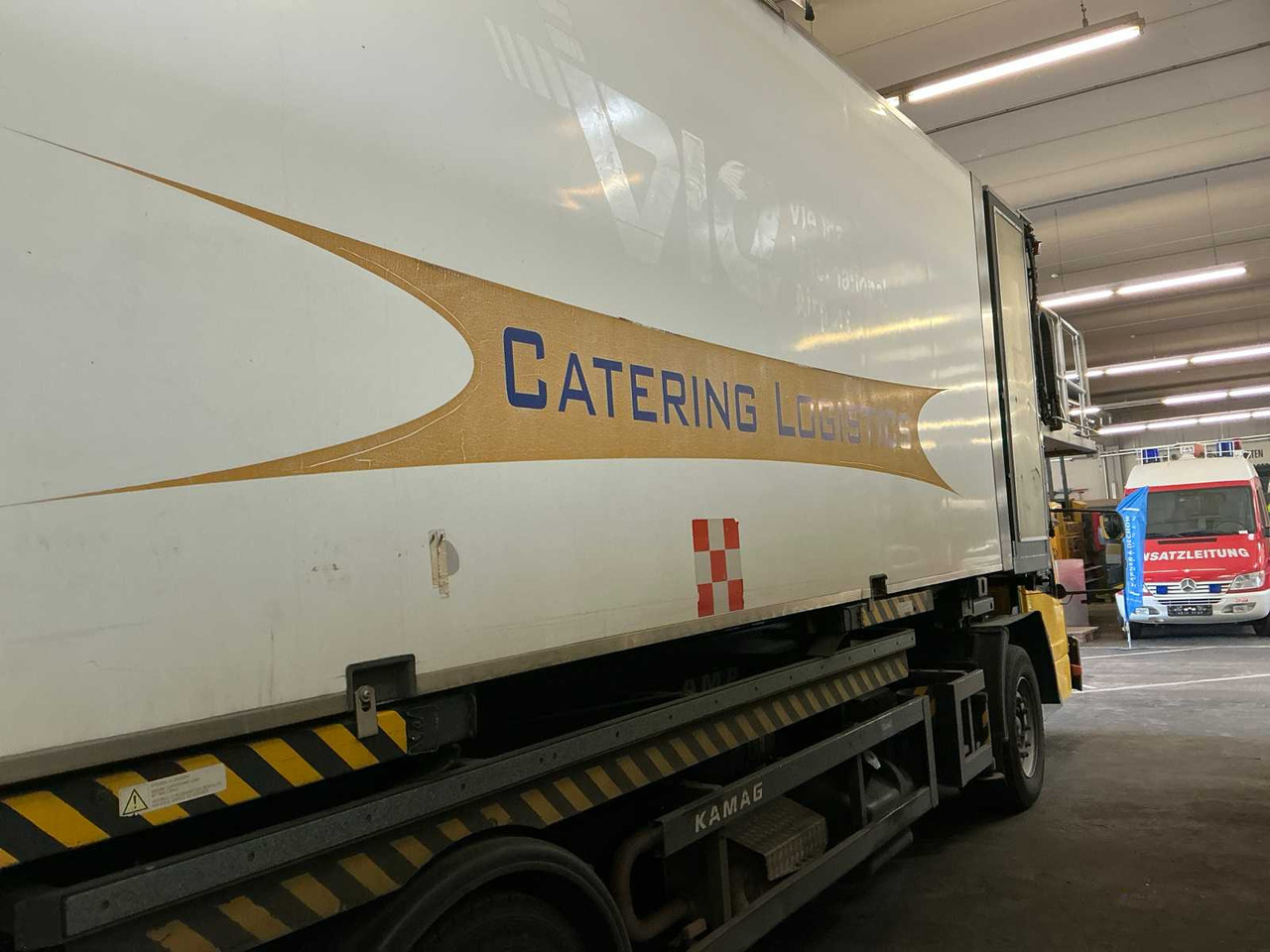 2001 MERCEDES-BENZ WBC22 CATERING TRUCK - Caminhão: foto 3 2001 MERCEDES-BENZ WBC22 CATERING TRUCK - Caminhão: foto 3