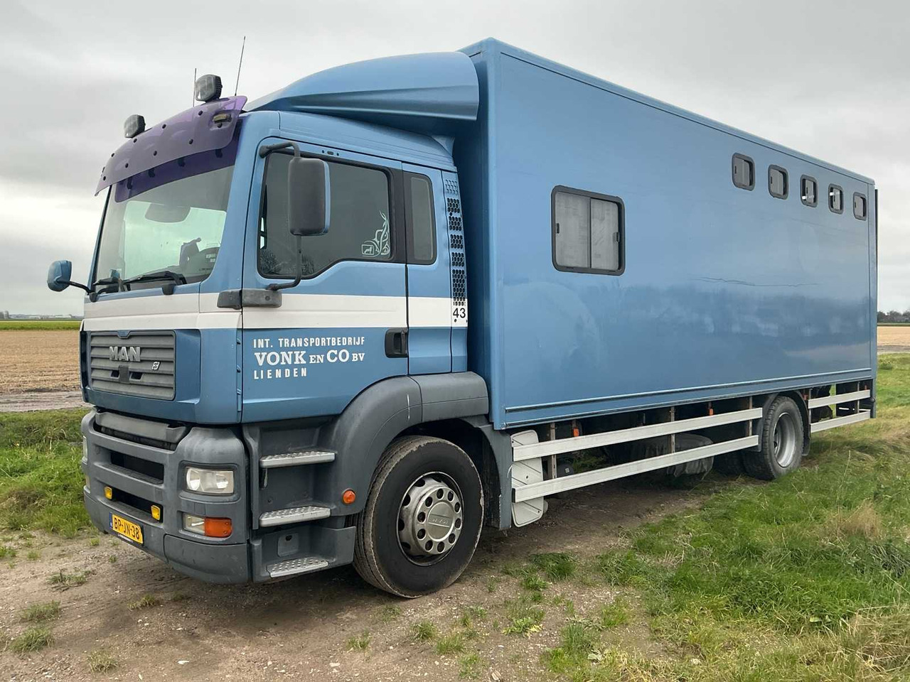 2004 MAN H09 CATTLE TRUCK - Caminhão: foto 1 2004 MAN H09 CATTLE TRUCK - Caminhão: foto 1