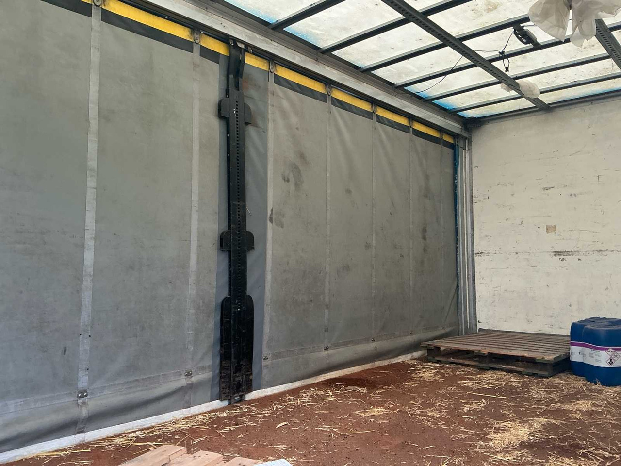 Caminhão 2010 MAN TGL 12.180 4X2 BL EEV TRUCK: foto 19