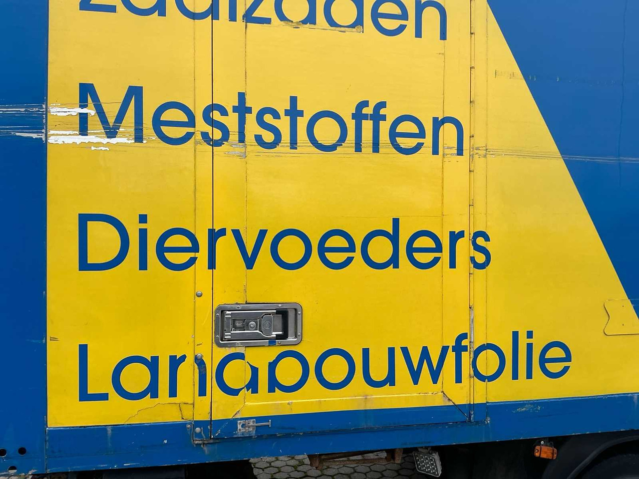 Caminhão 2010 MAN TGL 12.180 4X2 BL EEV TRUCK: foto 17