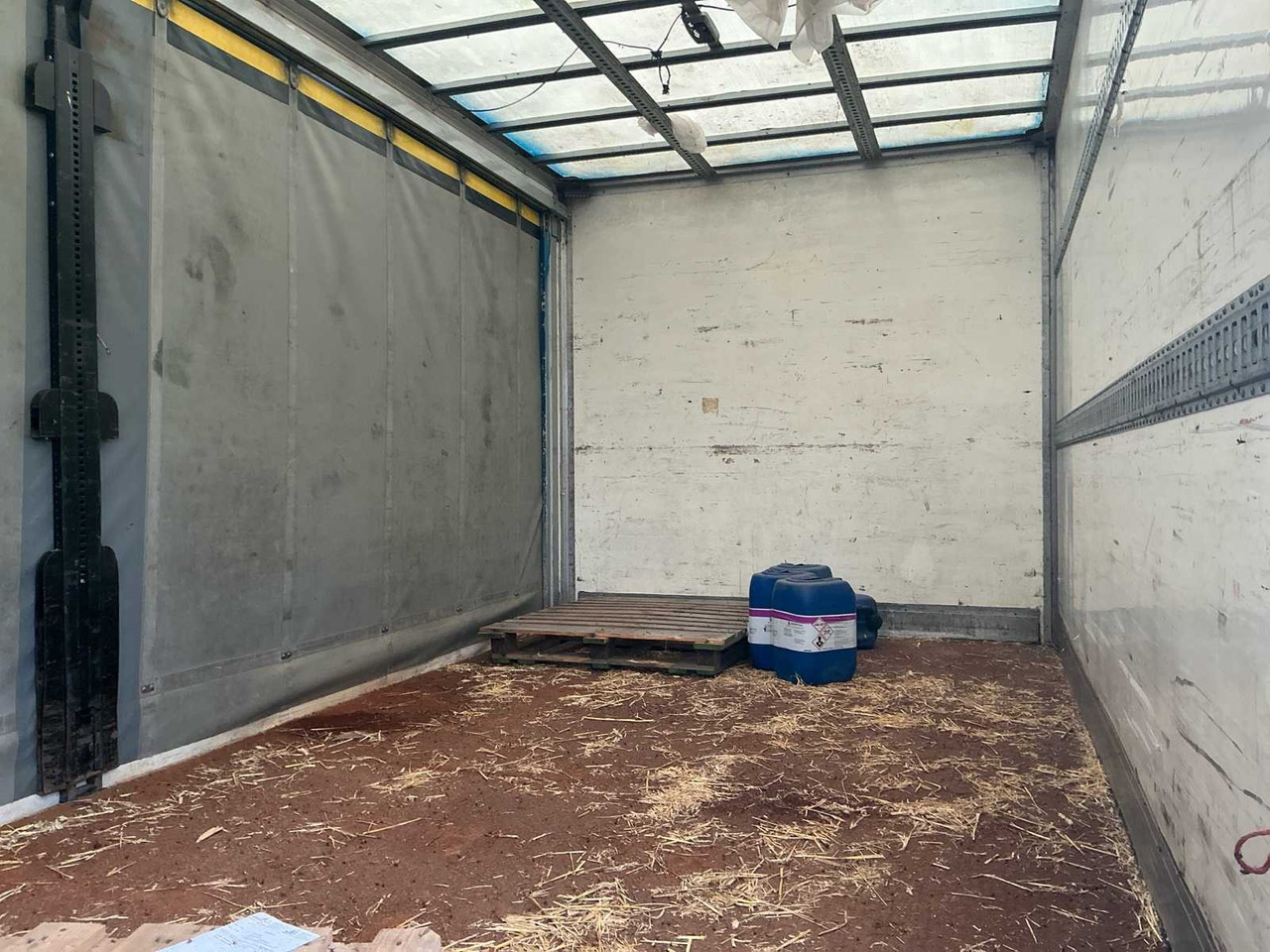 Caminhão 2010 MAN TGL 12.180 4X2 BL EEV TRUCK: foto 18