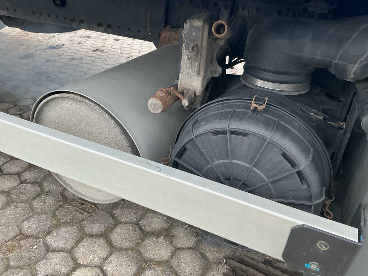 Caminhão 2010 MAN TGL 12.180 4X2 BL EEV TRUCK: foto 11