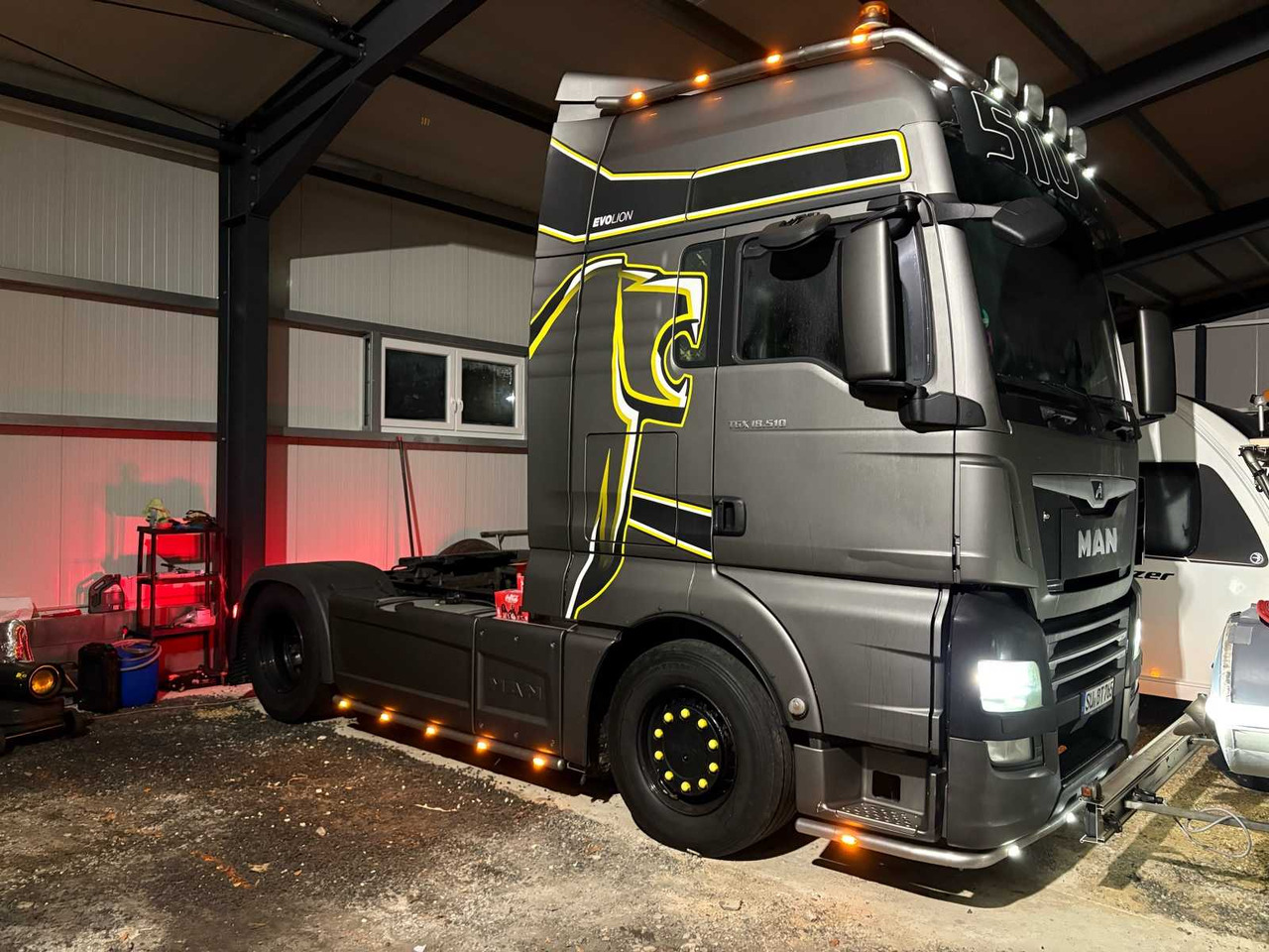 MAN TGX 18.510 4X2 BLS – SPECIAL MODEL "INDIVIDUAL" – YEAR OF CONSTRUCTION 2019 / SEMITRAILER - Caminhão: foto 1 MAN TGX 18.510 4X2 BLS – SPECIAL MODEL "INDIVIDUAL" – YEAR OF CONSTRUCTION 2019 / SEMITRAILER - Caminhão: foto 1