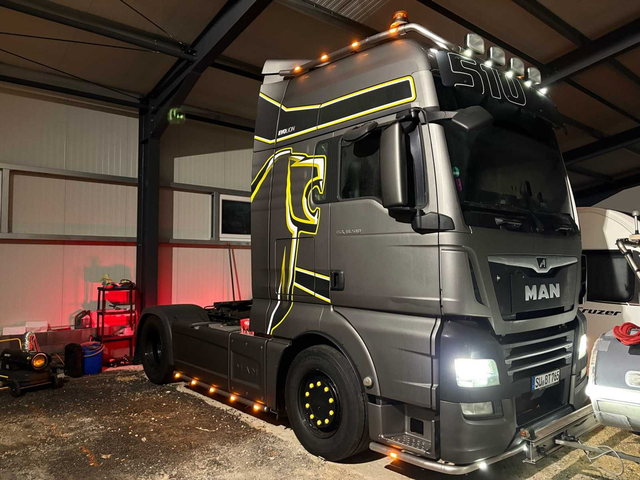 MAN TGX 18.510 4X2 BLS – SPECIAL MODEL "INDIVIDUAL" – YEAR OF CONSTRUCTION 2019 / SEMITRAILER - Caminhão: foto 3 MAN TGX 18.510 4X2 BLS – SPECIAL MODEL "INDIVIDUAL" – YEAR OF CONSTRUCTION 2019 / SEMITRAILER - Caminhão: foto 3