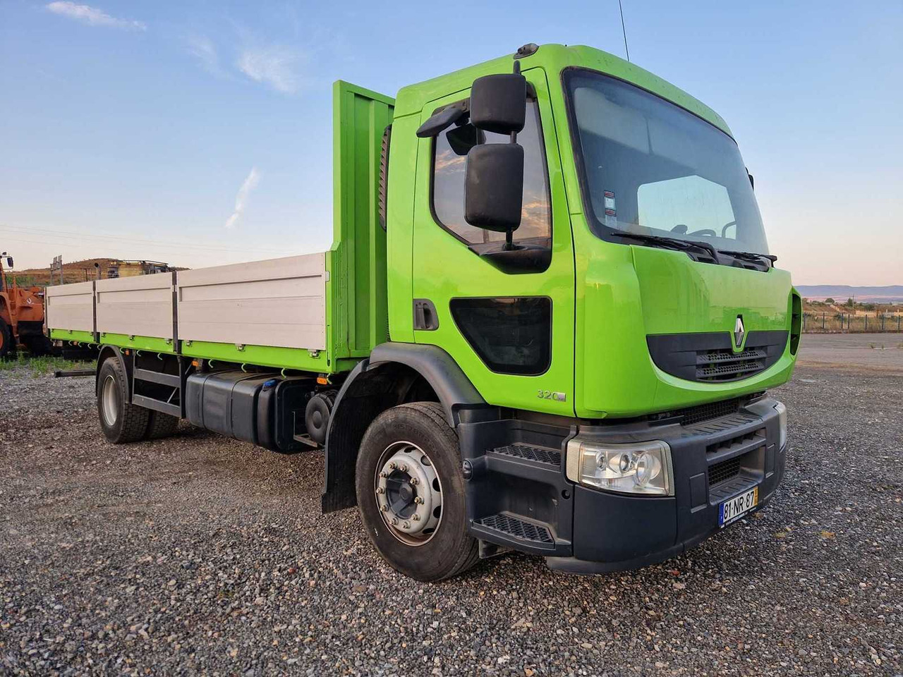 RENAULT 320 DXI TRUCK - 2007 - Caminhão: foto 1 RENAULT 320 DXI TRUCK - 2007 - Caminhão: foto 1