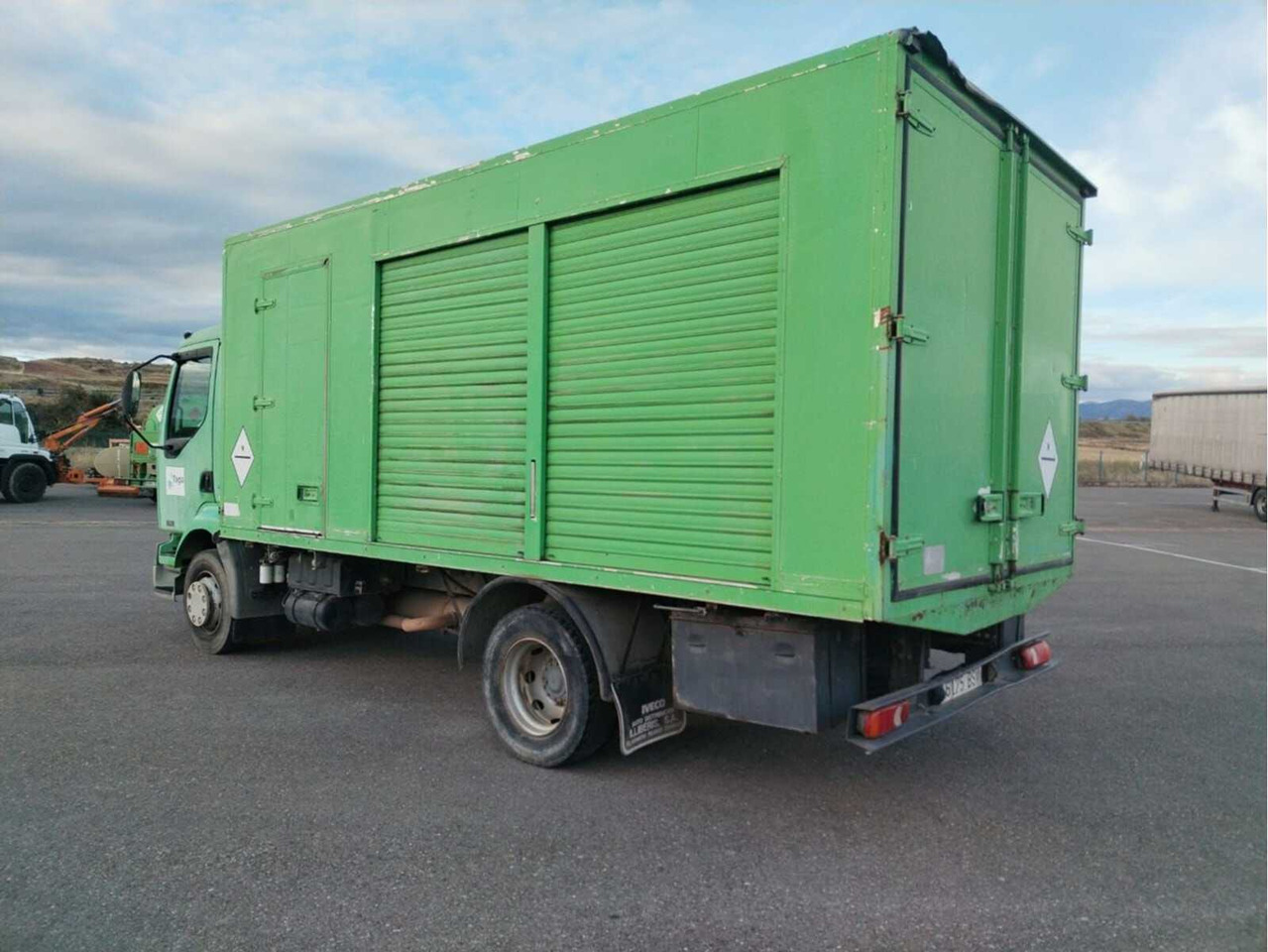 RENAULT M220.14C MAINTANCE TRUCK - 2002 - Caminhão: foto 4 RENAULT M220.14C MAINTANCE TRUCK - 2002 - Caminhão: foto 4