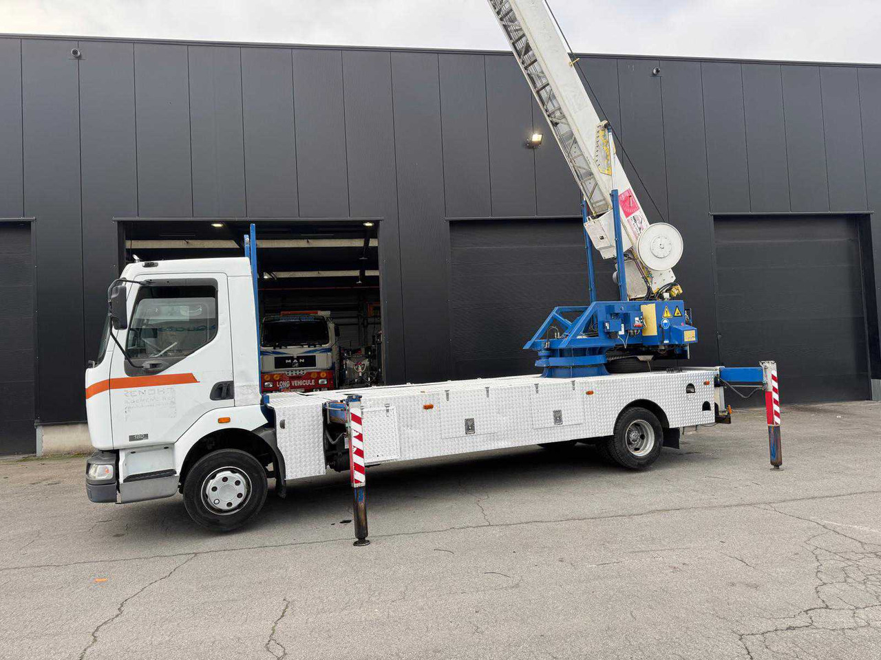 Caminhão RENAULT MIDLUM CRANE TRUCK: foto 6