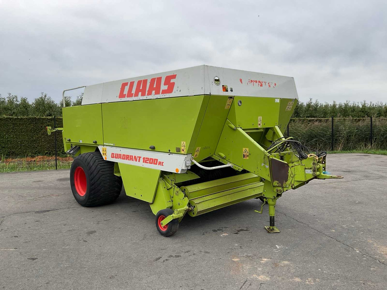 Claas Quadrant 1200 RC - Enfardadeira de fardos quadrados: foto 1 Claas Quadrant 1200 RC - Enfardadeira de fardos quadrados: foto 1