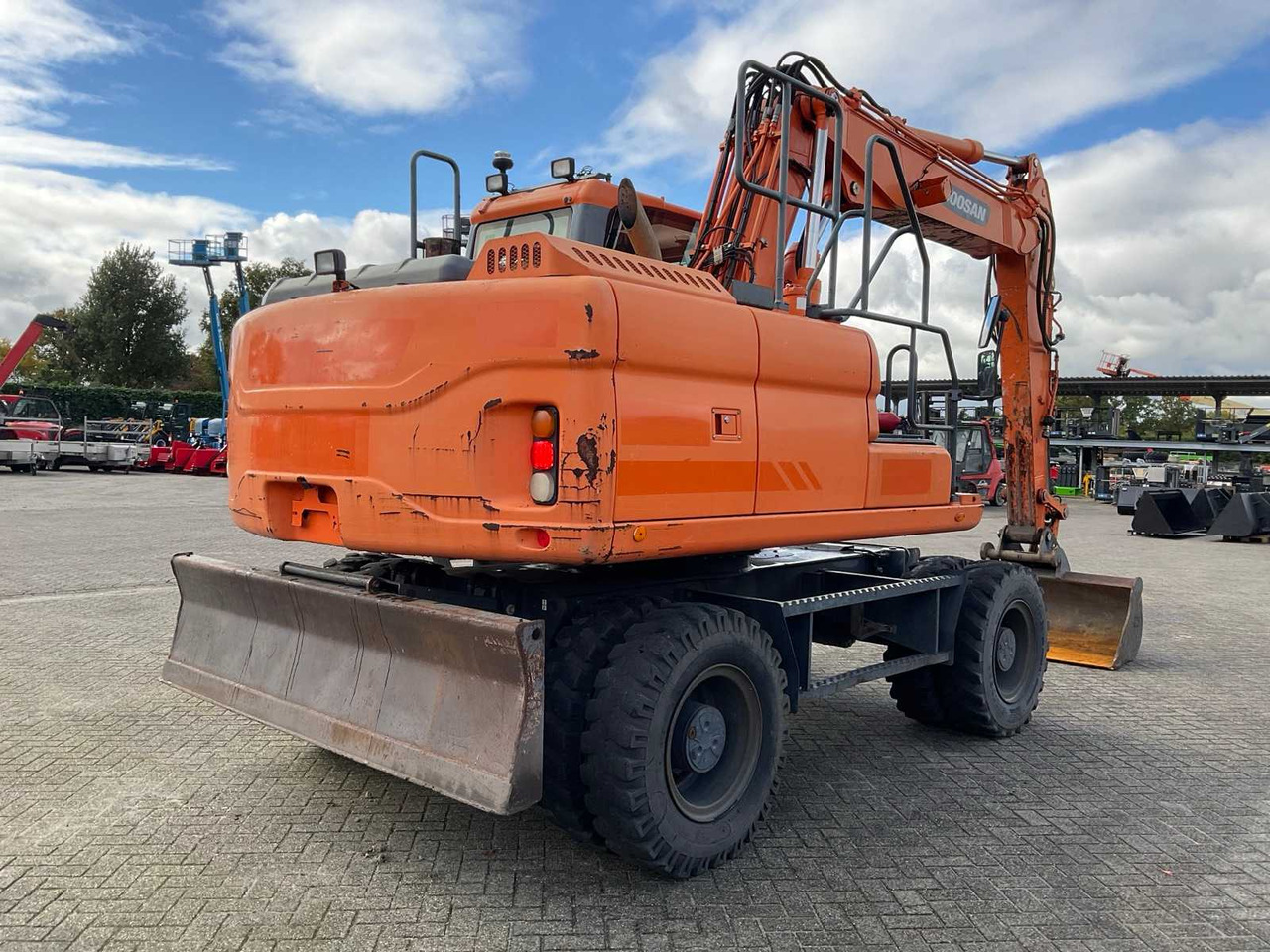 Doosan DX140W-3 - Escavadeira de rodas: foto 3 Doosan DX140W-3 - Escavadeira de rodas: foto 3