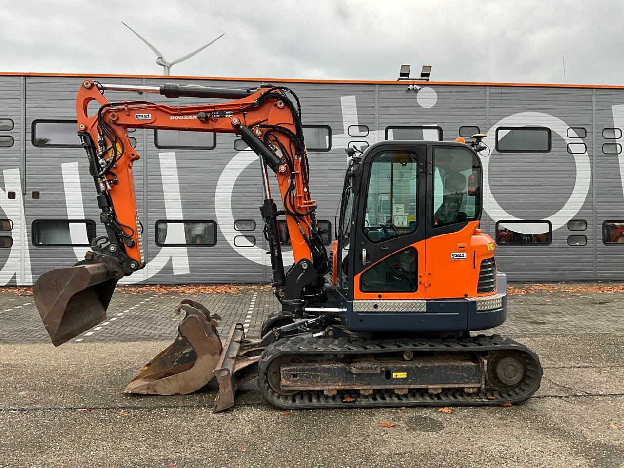 Doosan DX80R 2PC Boom Topcon X53i GPS Systeem - Escavadora de rastos: foto 4 Doosan DX80R 2PC Boom Topcon X53i GPS Systeem - Escavadora de rastos: foto 4