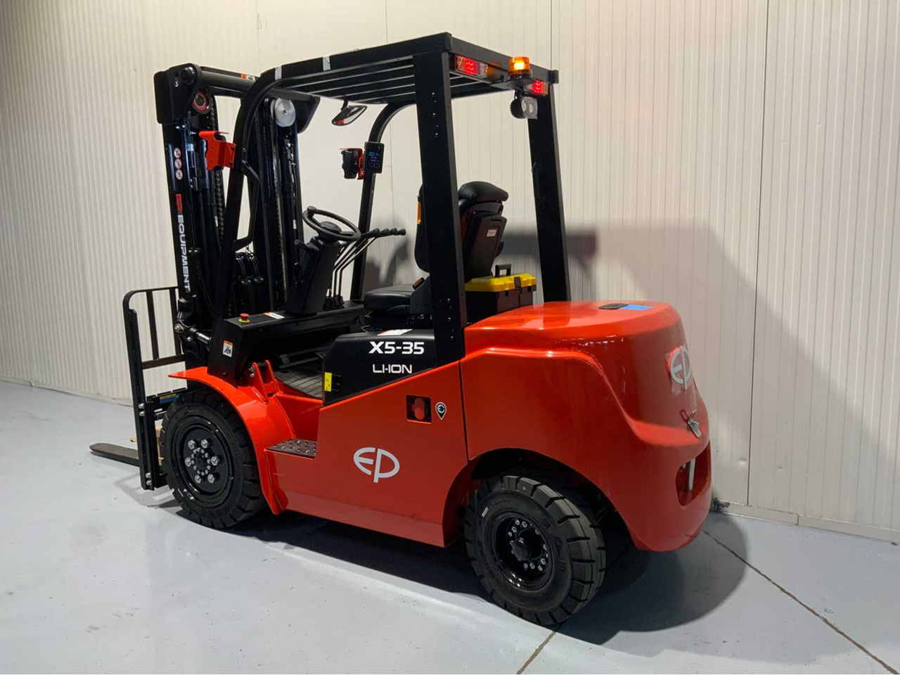 EP 3500KG LIFTING CAPACITY- 4.8 METER PLYWOOD, FREE-LIFT, SIDE-SHIFT FORKLIFT - Empilhadeira: foto 3 EP 3500KG LIFTING CAPACITY- 4.8 METER PLYWOOD, FREE-LIFT, SIDE-SHIFT FORKLIFT - Empilhadeira: foto 3