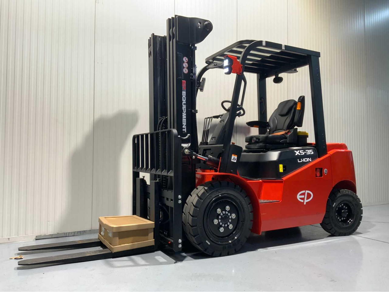 EP 3500KG LIFTING CAPACITY- 4.8 METER PLYWOOD, FREE-LIFT, SIDE-SHIFT FORKLIFT - Empilhadeira: foto 1 EP 3500KG LIFTING CAPACITY- 4.8 METER PLYWOOD, FREE-LIFT, SIDE-SHIFT FORKLIFT - Empilhadeira: foto 1