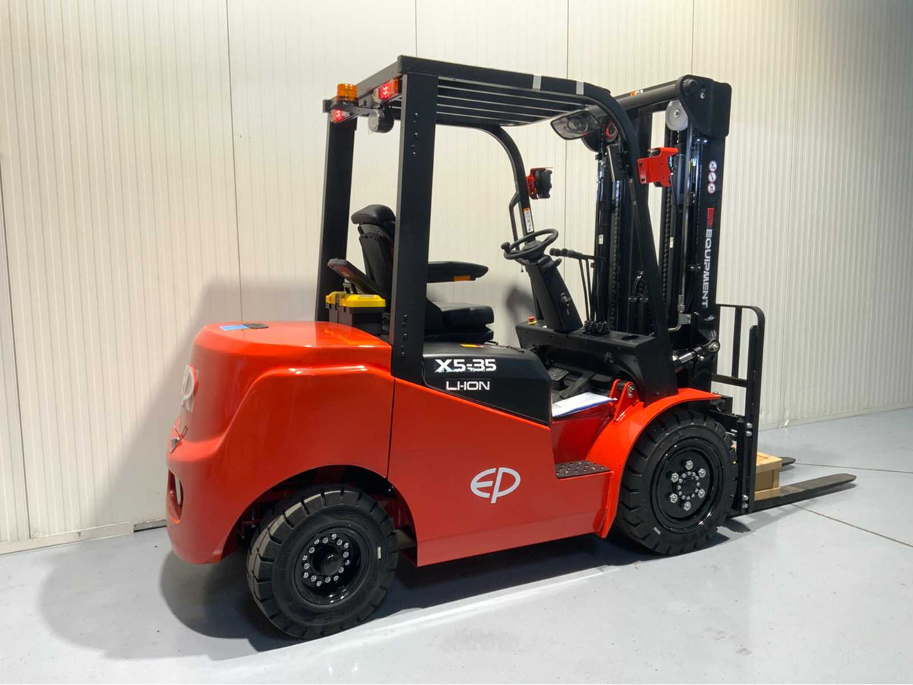 EP 3500KG LIFTING CAPACITY- 4.8 METER PLYWOOD, FREE-LIFT, SIDE-SHIFT FORKLIFT - Empilhadeira: foto 4 EP 3500KG LIFTING CAPACITY- 4.8 METER PLYWOOD, FREE-LIFT, SIDE-SHIFT FORKLIFT - Empilhadeira: foto 4