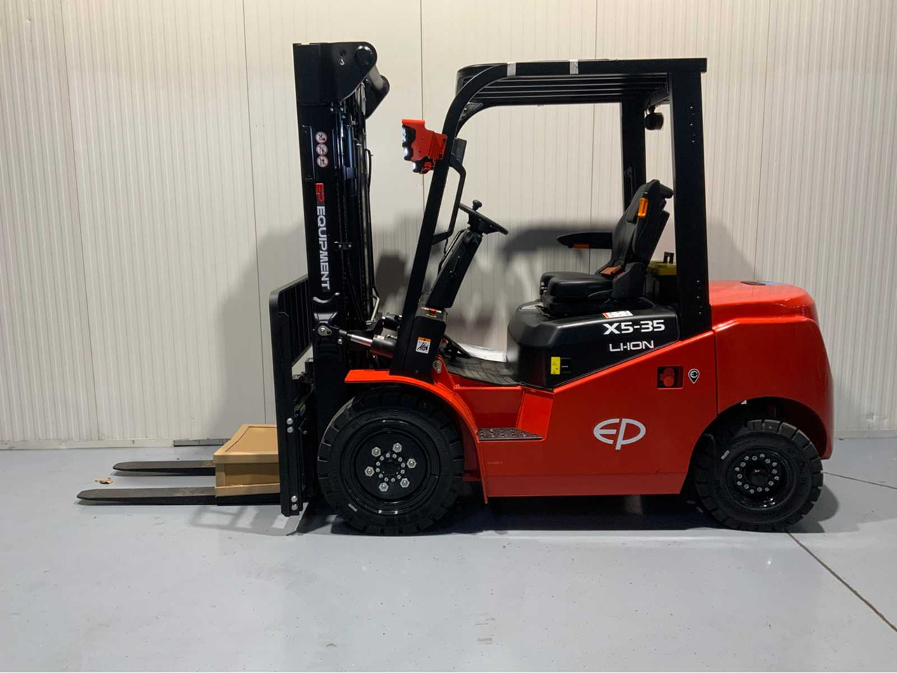 EP 3500KG LIFTING CAPACITY- 4.8 METER PLYWOOD, FREE-LIFT, SIDE-SHIFT FORKLIFT - Empilhadeira: foto 2 EP 3500KG LIFTING CAPACITY- 4.8 METER PLYWOOD, FREE-LIFT, SIDE-SHIFT FORKLIFT - Empilhadeira: foto 2