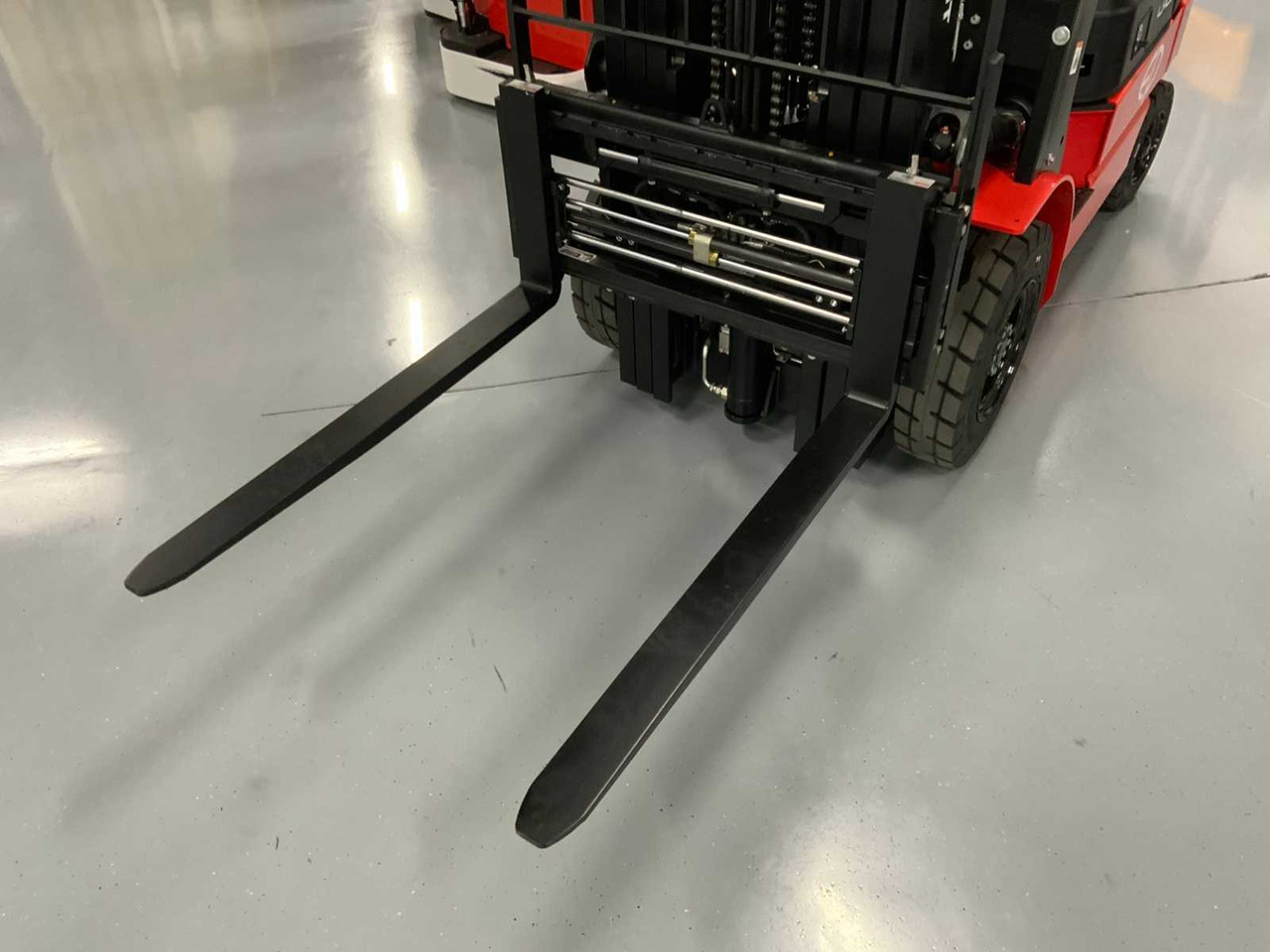 EP - EFL 252 X - FORK POSITIONER, SIDESHIFT, TRIPLEX, FORKLIFT 2025 - Empilhadeira: foto 2 EP - EFL 252 X - FORK POSITIONER, SIDESHIFT, TRIPLEX, FORKLIFT 2025 - Empilhadeira: foto 2