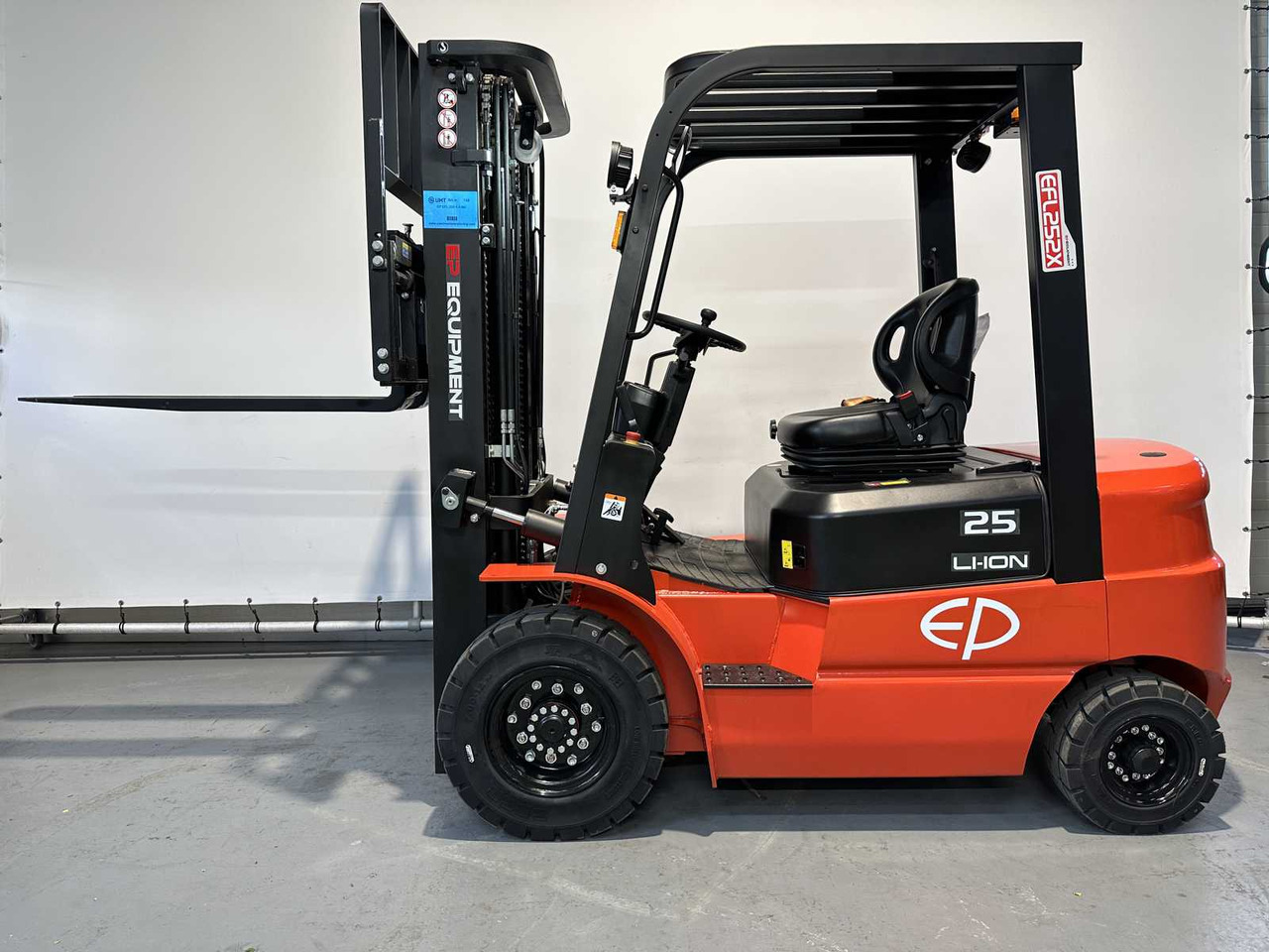 EP - EFL 252 X - FORK POSITIONER, SIDESHIFT, TRIPLEX, FORKLIFT 2025 - Empilhadeira: foto 5 EP - EFL 252 X - FORK POSITIONER, SIDESHIFT, TRIPLEX, FORKLIFT 2025 - Empilhadeira: foto 5