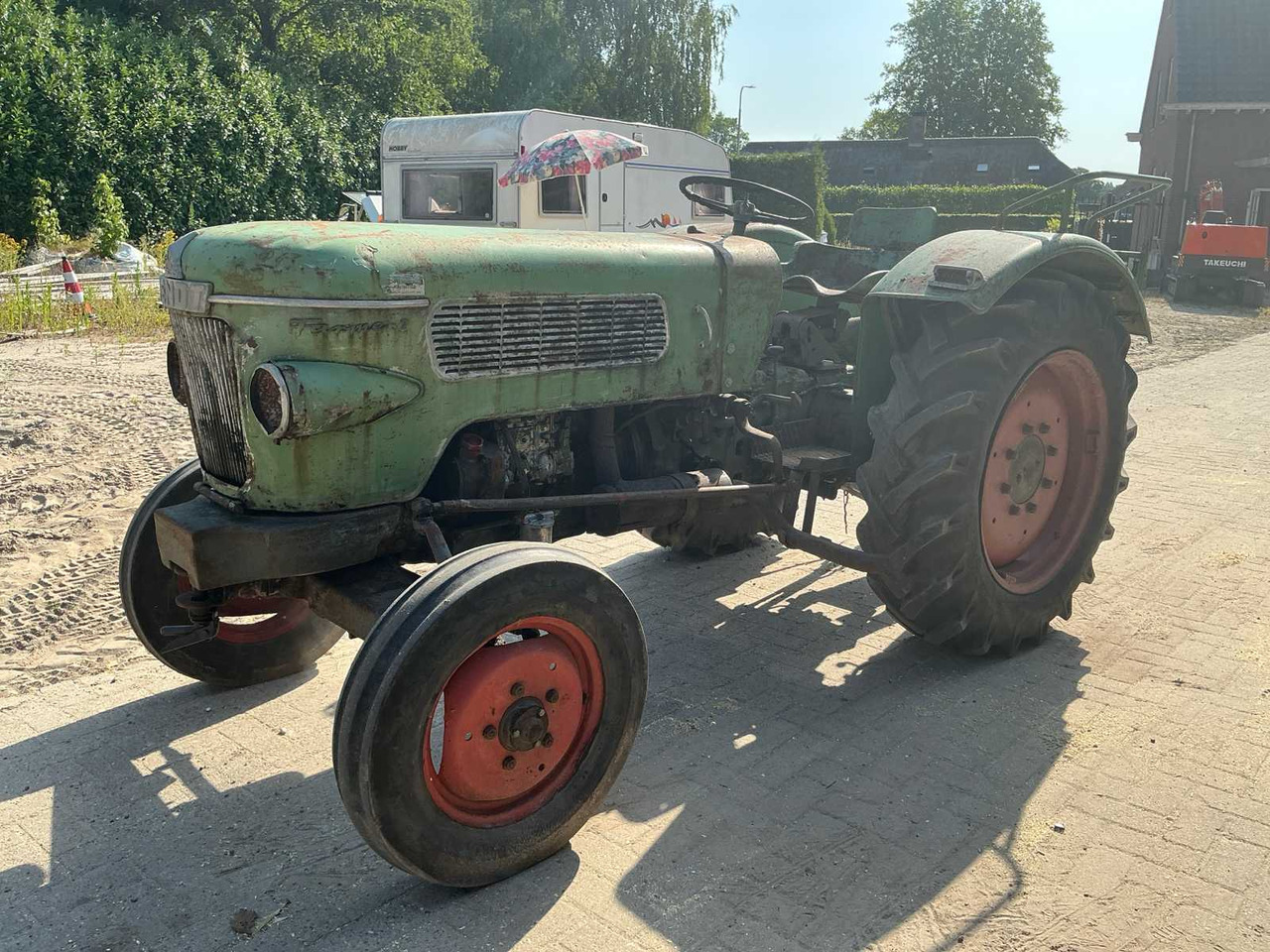 Fendt Farmer 2-FW139/3 - Trator: foto 1 Fendt Farmer 2-FW139/3 - Trator: foto 1