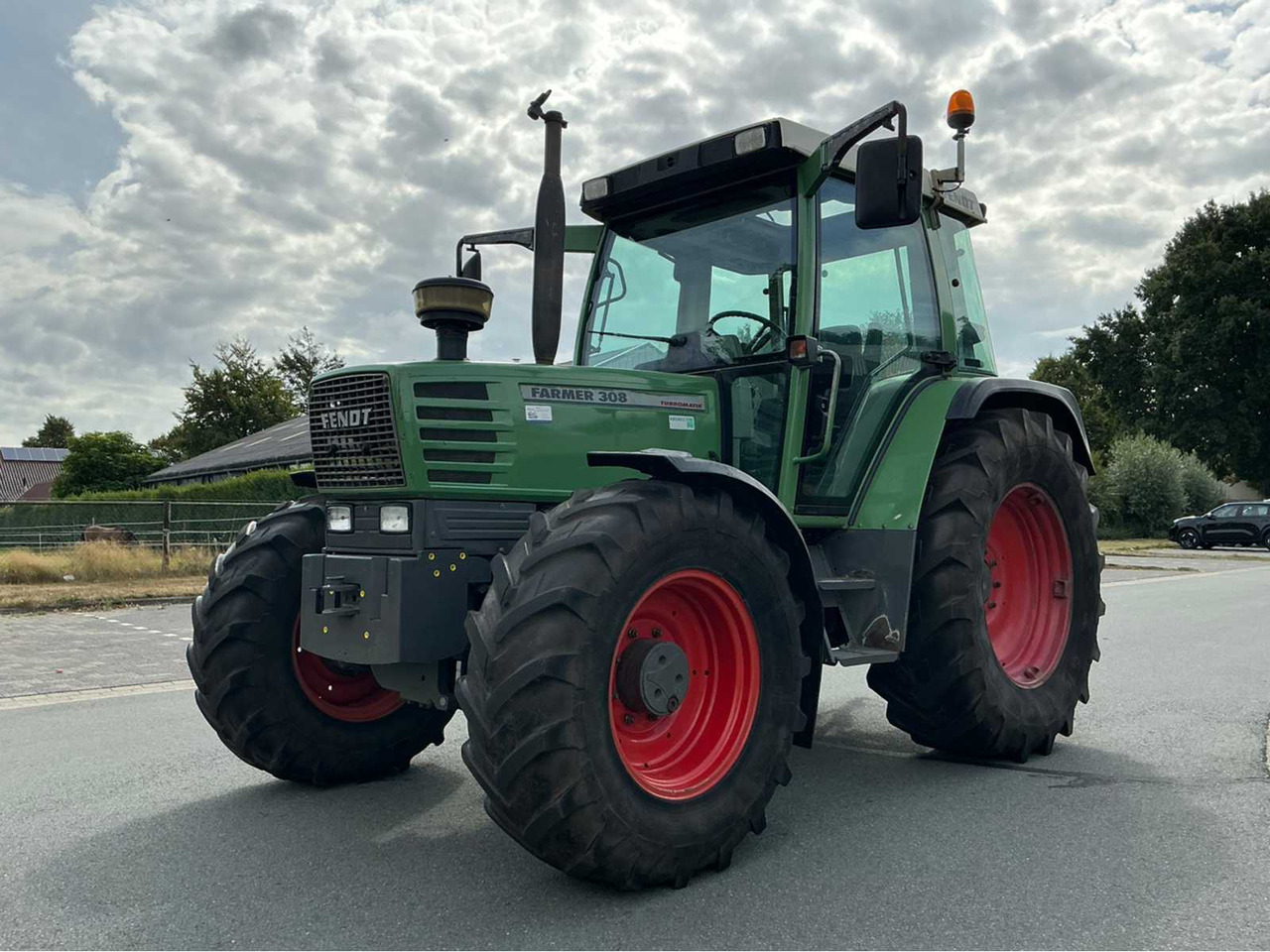 Fendt Farmer 308 Turbomatik - Trator: foto 1 Fendt Farmer 308 Turbomatik - Trator: foto 1