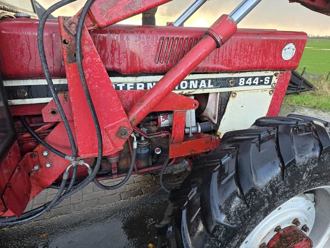 Trator INTERNATIONAL 844-S ALL-WHEEL DRIVE FARM TRACTOR: foto 8