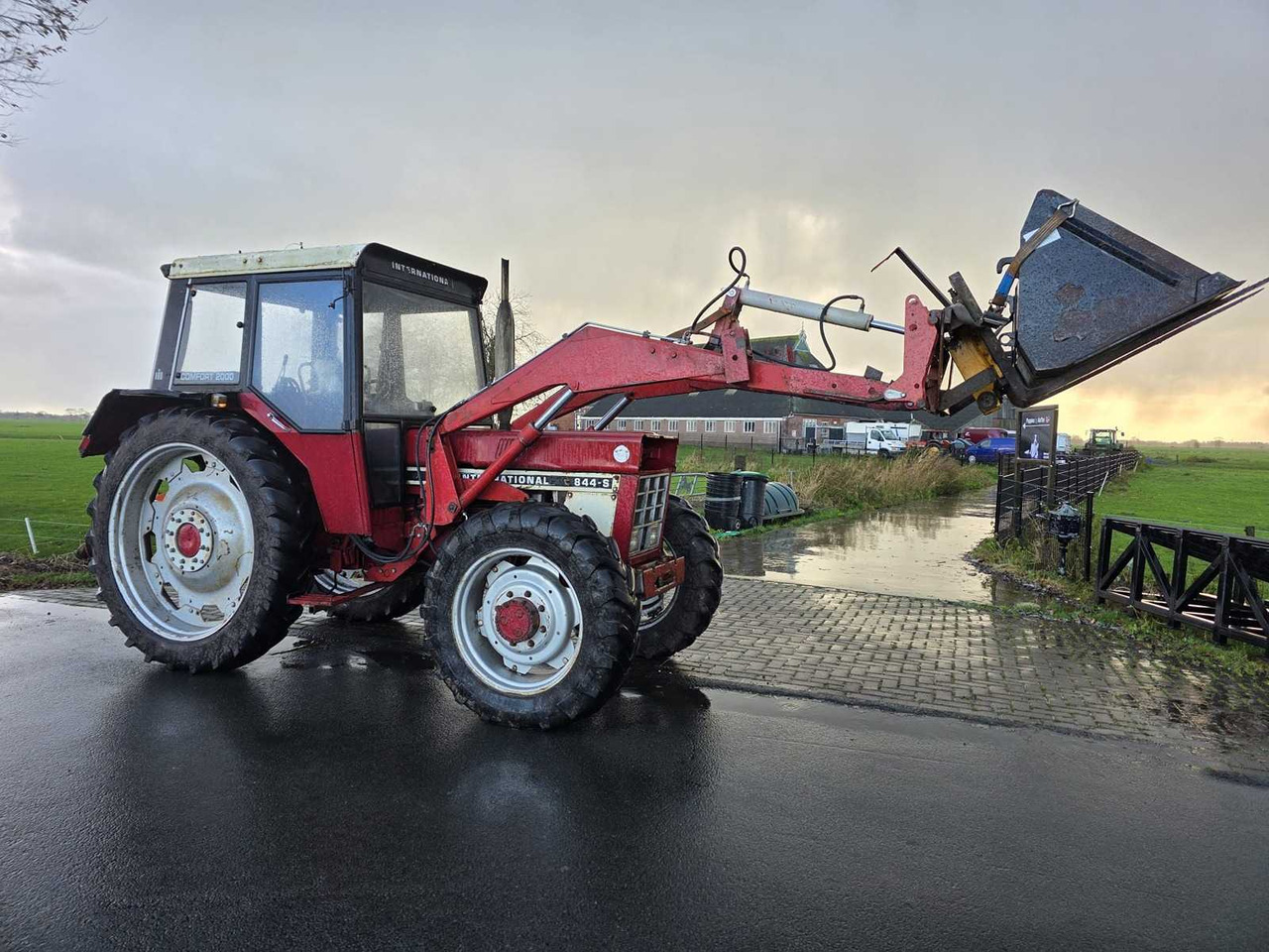 Trator INTERNATIONAL 844-S ALL-WHEEL DRIVE FARM TRACTOR: foto 10