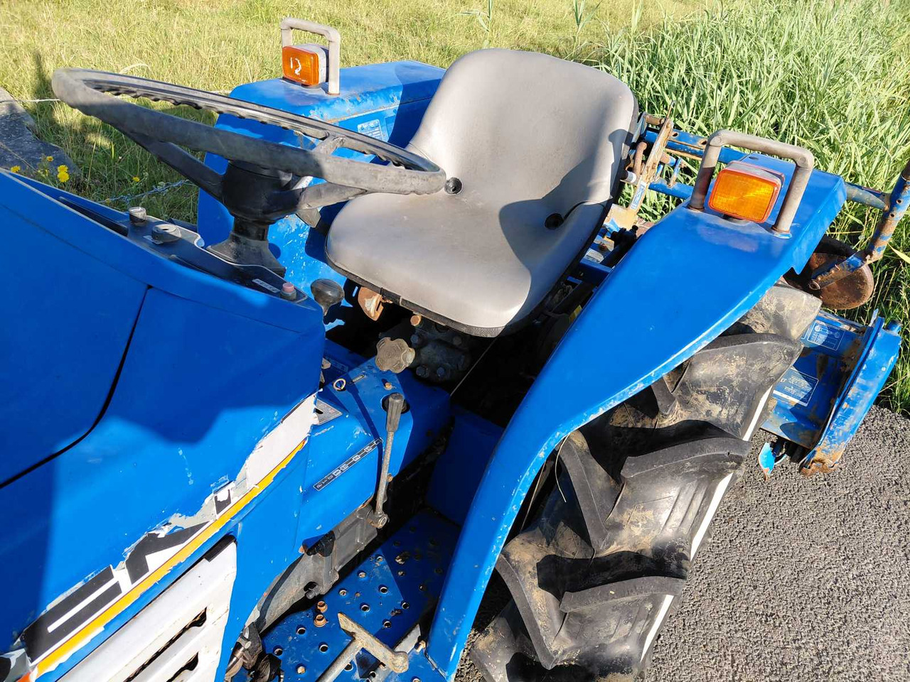 Mini trator Iseki TU1900: foto 6