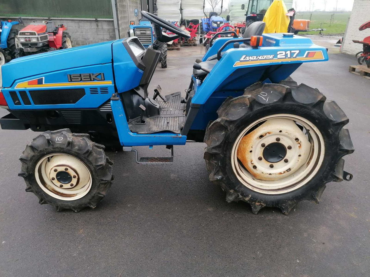 Iseki TU217F - Mini trator: foto 1 Iseki TU217F - Mini trator: foto 1