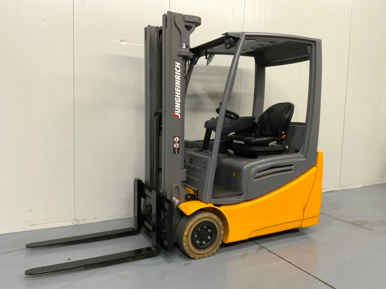 JUNGHEINRICH EFG216K - 4.6M PLYWOOD, FREE-LIFT, SIDE-SHIFT - FORKLIFT - Empilhadeira: foto 1 JUNGHEINRICH EFG216K - 4.6M PLYWOOD, FREE-LIFT, SIDE-SHIFT - FORKLIFT - Empilhadeira: foto 1